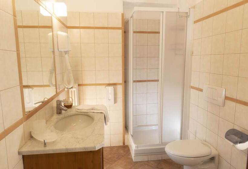 اتاق استاندارد سه نفره, Residence Chateau