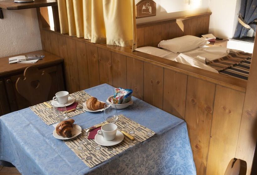 اتاق استاندارد سه نفره, Residence Chateau