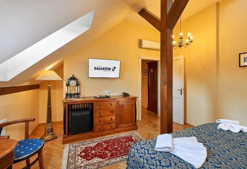 Quarto Estandar, Salvator