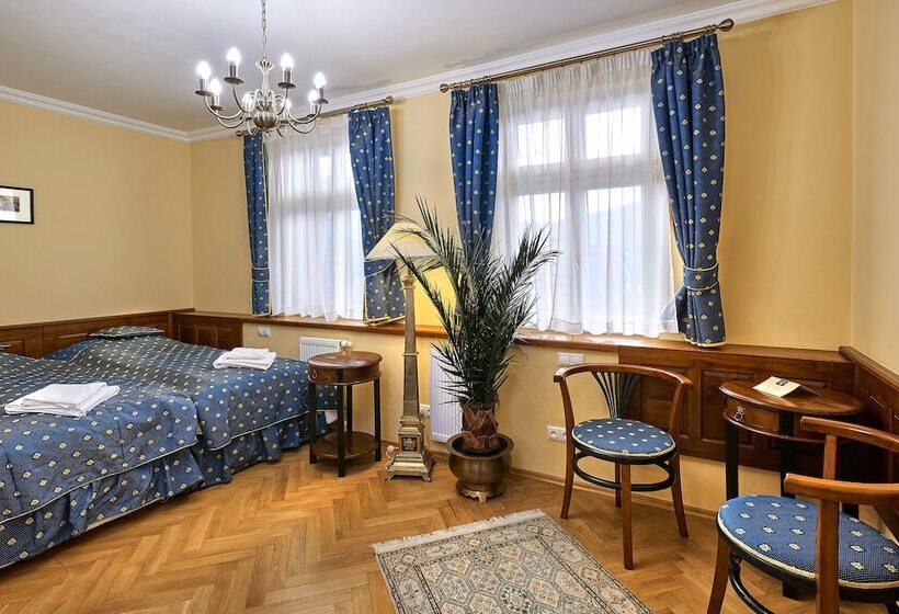 Quarto Estandar, Salvator