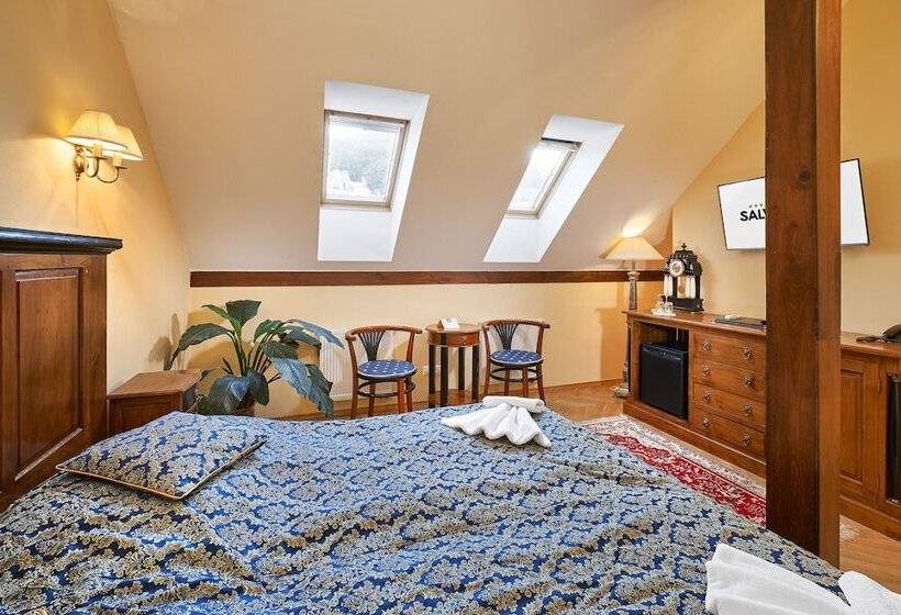 Quarto Estandar, Salvator
