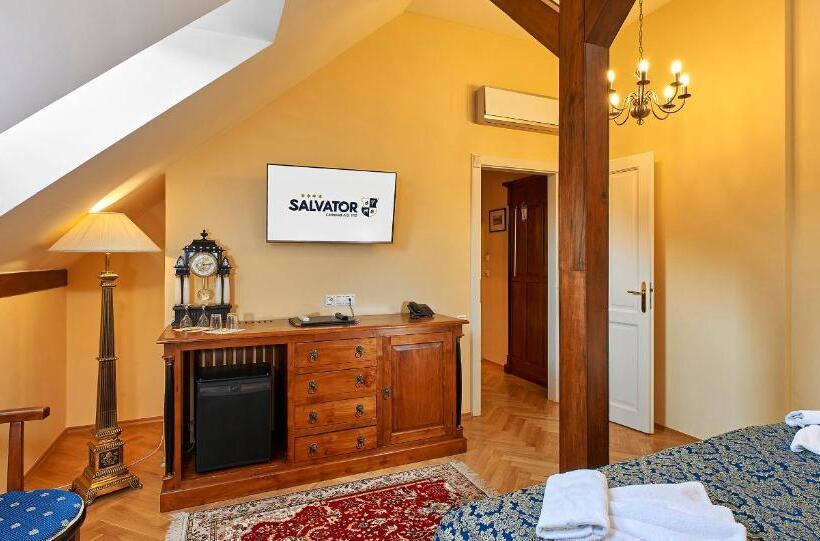 Quarto Estandar, Salvator