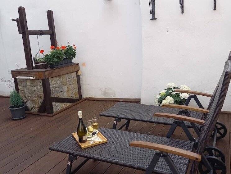 سوییت, Svambersky Dum