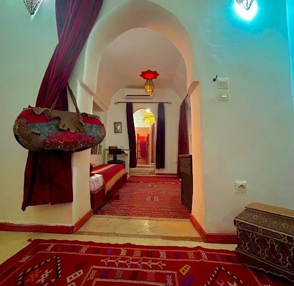 سوییت, Riad Alamine