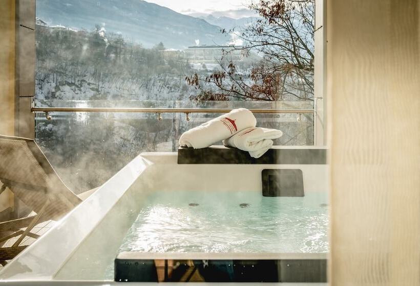 سوئیت جونیور با ماساژ آبی, Villa Madruzzo