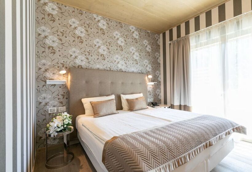 سوئیت جونیور با ماساژ آبی, Villa Madruzzo