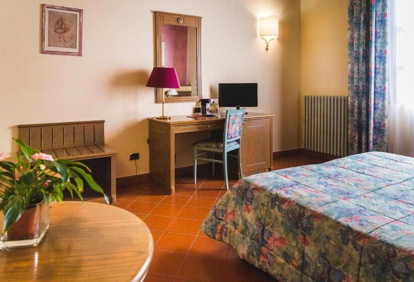 Quarto Estandar, Villa Sonnino