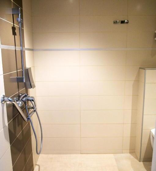 Номер Стандарт Трехместный, Brit Hotel Montpellier Euromédecine