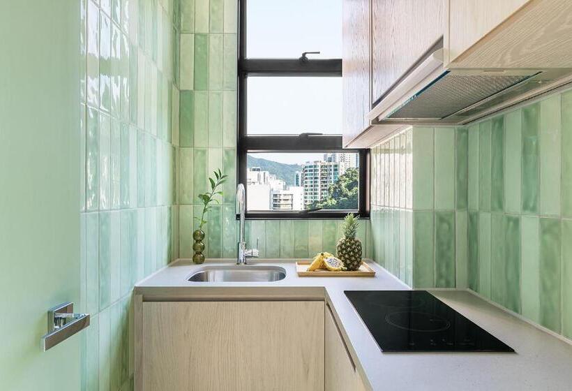 استودیوی استاندارد, Ying Nflo, Hong Kong, Wan Chai