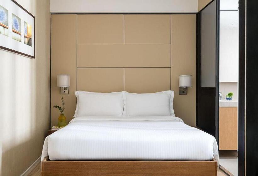 کابین, Ying Nflo, Hong Kong, Wan Chai