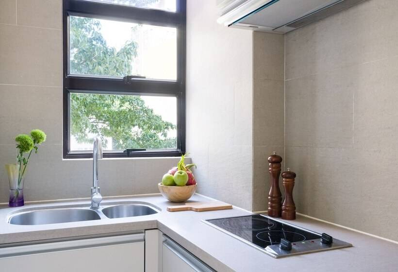 استودیوی استاندارد, Ying Nflo, Hong Kong, Wan Chai