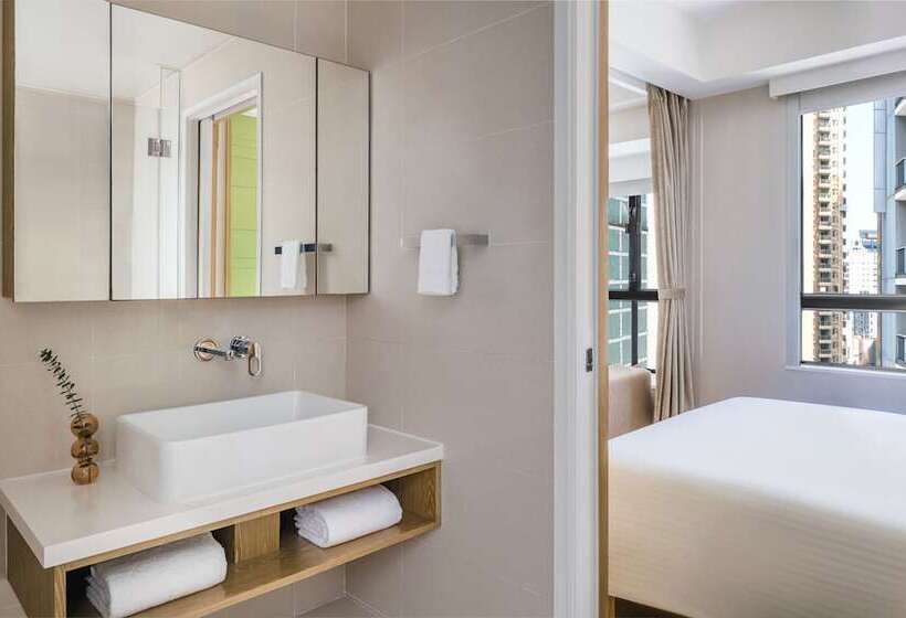 استودیوی استاندارد, Ying Nflo, Hong Kong, Wan Chai