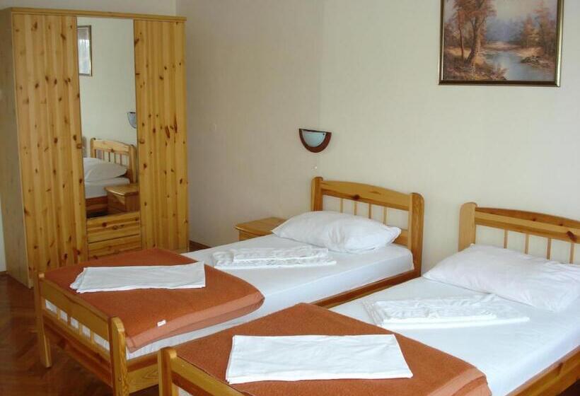 اتاق استاندارد سه نفره, Rooms Bijela Ruža