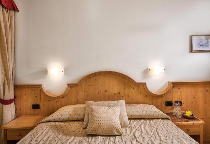 اتاق استاندارد سه تخته با بالکن, Romantic Charming Hotel Rancolin