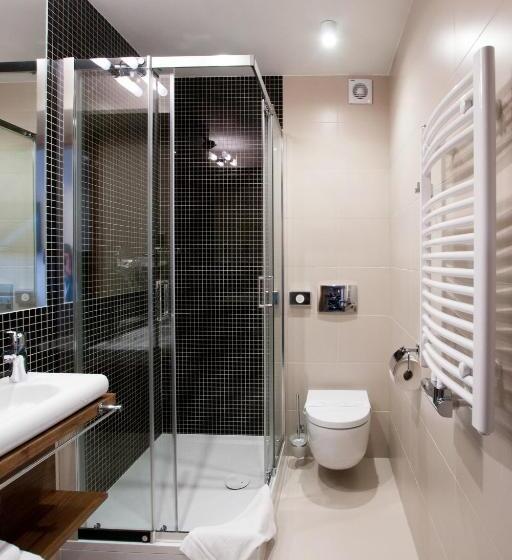 Quarto Superior Individual, Gem