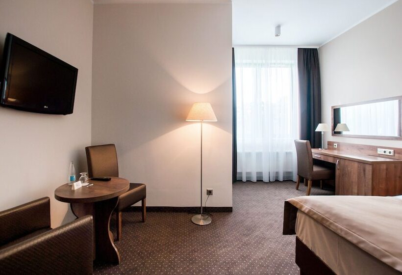 Quarto Estandar Individual, Gem
