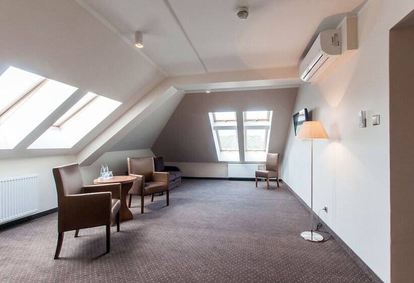 Quarto Triplo Superior, Gem