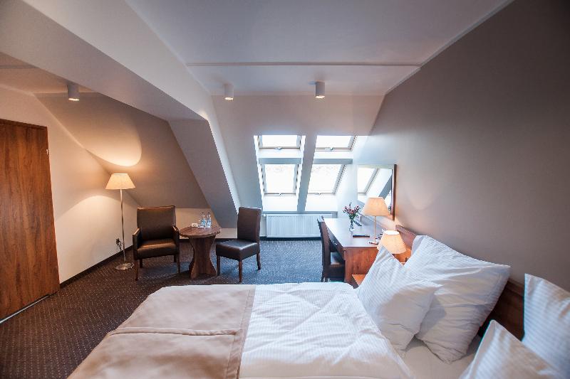 Quarto Superior Individual, Gem