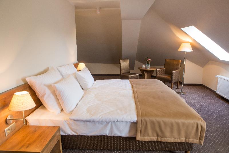 Quarto Triplo Estandar, Gem