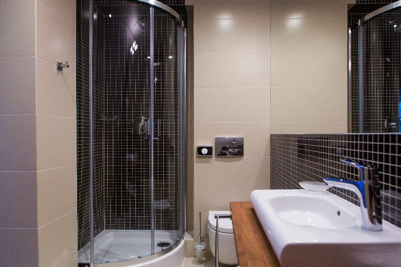 Quarto Triplo Estandar, Gem