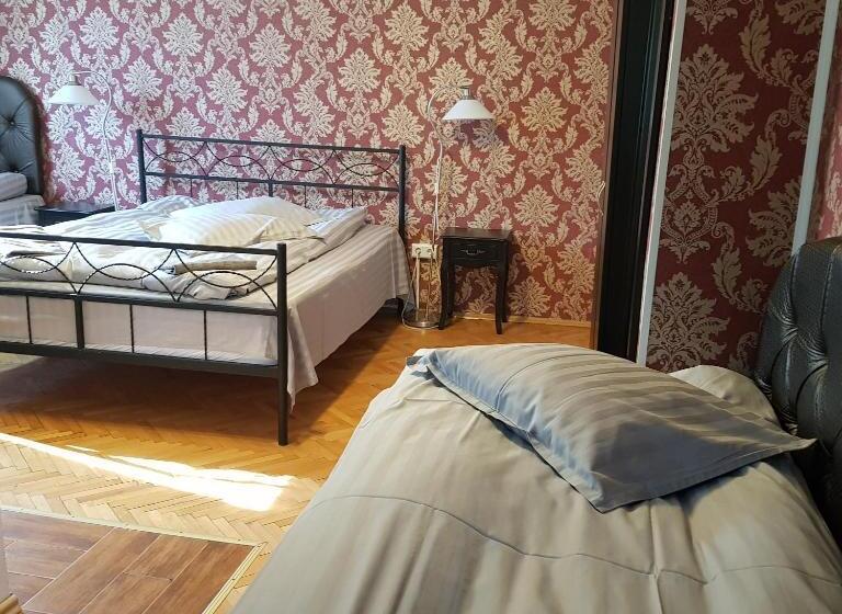 اتاق استاندارد سه نفره, Pension Casa Leone