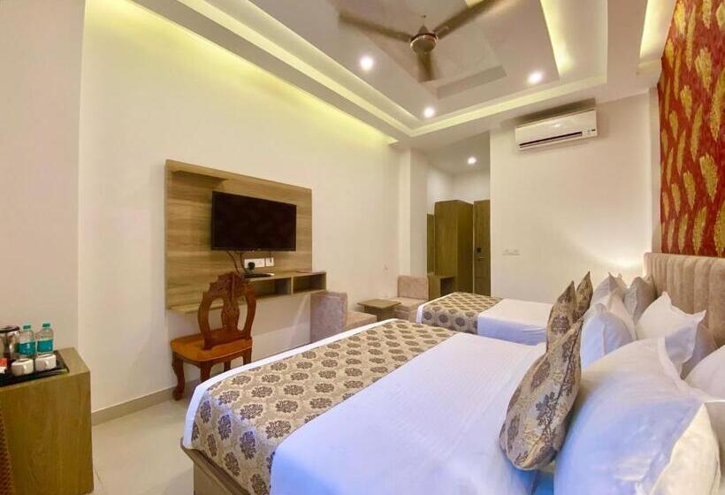 Номер Стандарт Трехместный, Arogyadham Retreat