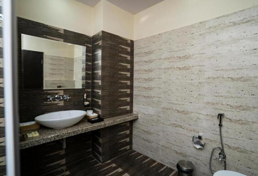 プールの見えるスーペリアルーム, Spree Jungle Vilas Resort Ranthambore
