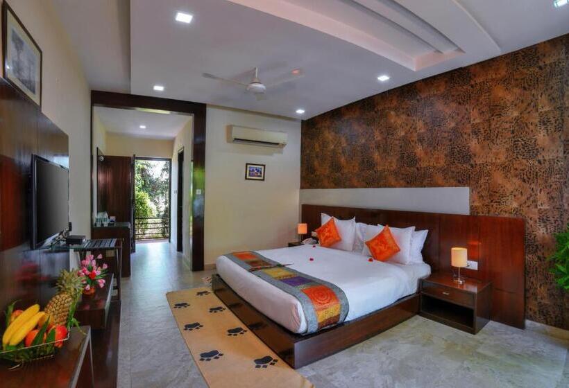 수피리어 룸 풀장 전망, Spree Jungle Vilas Resort Ranthambore