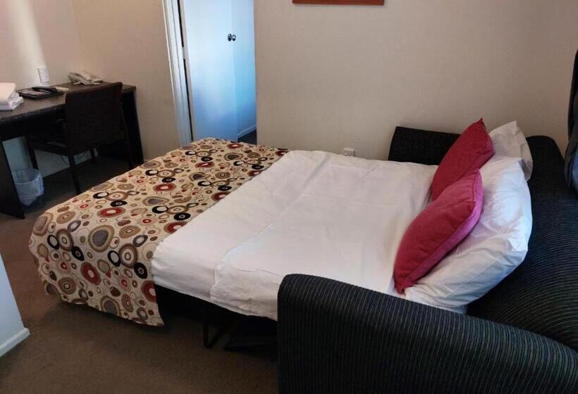 Апартаменты 1 Спальня, At Eden Park Motel