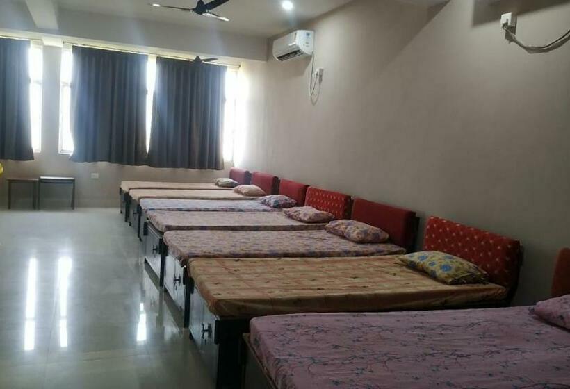 تختخواب در اتاق مشترک, Ashiyana Rest House