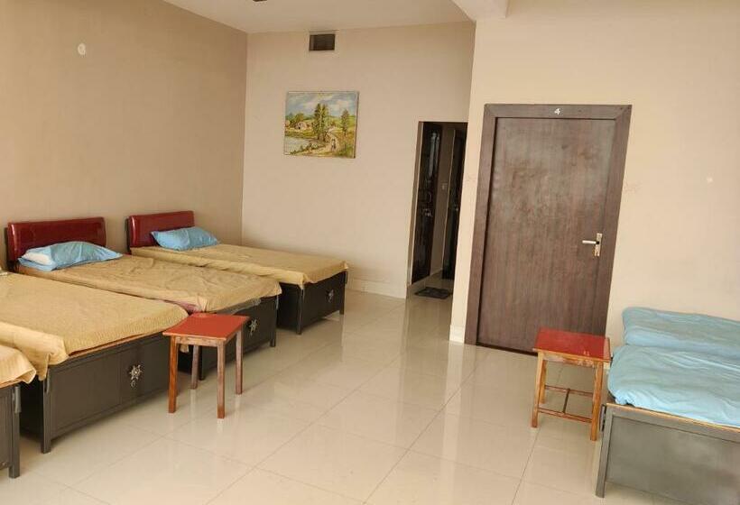 تختخواب در اتاق مشترک, Ashiyana Rest House