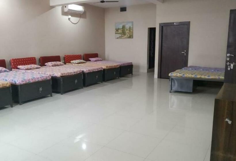 تختخواب در اتاق مشترک, Ashiyana Rest House