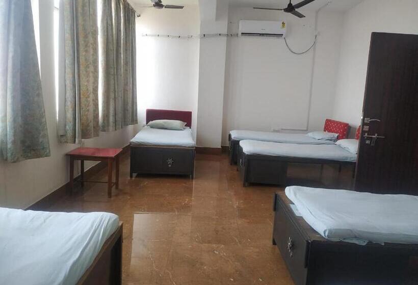 تختخواب در اتاق مشترک, Ashiyana Rest House