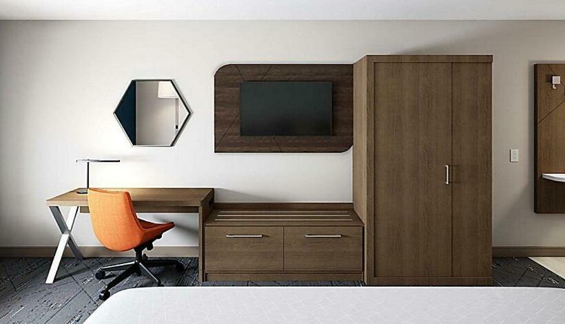 带大床的套房, Holiday Inn Express   South Haven, An Ihg