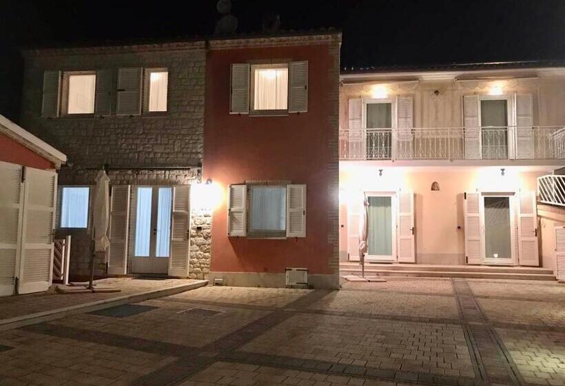 اتاق لوکس با بالکن, Fonte D Olio Conero Relais