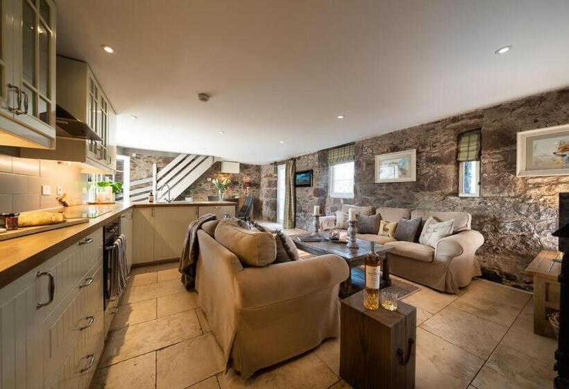 منزل غرفتين نوم, Nether Glenny Farm