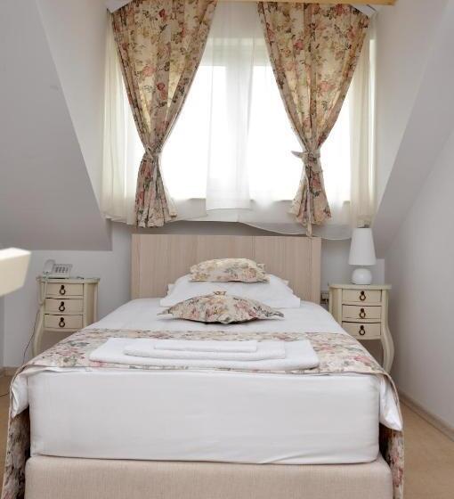 اتاق استاندارد یک نفره, Garni Hotel Andric