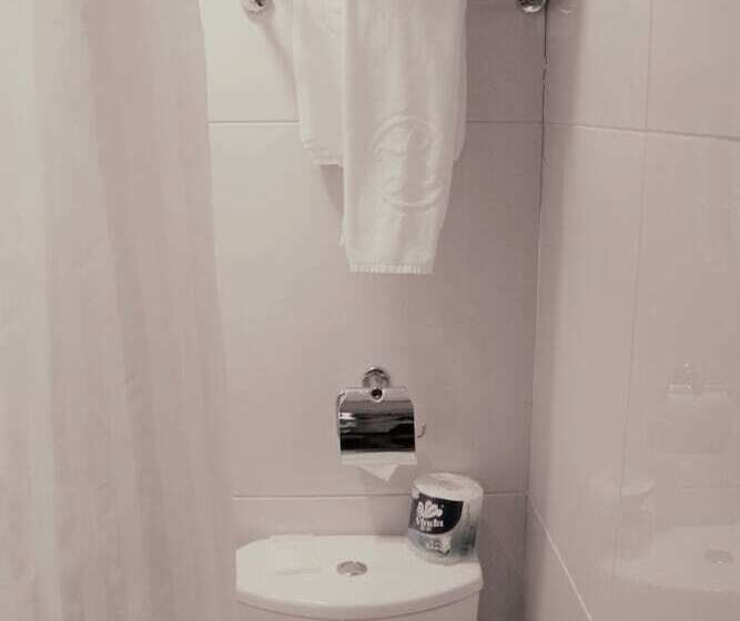 اتاق استاندارد یک نفره, Lander Hotel Prince Edward