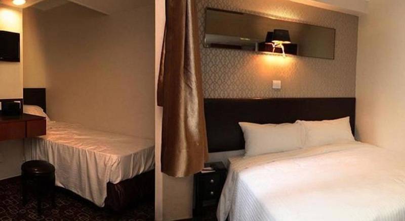 اتاق استاندارد سه نفره, Lander Hotel Prince Edward