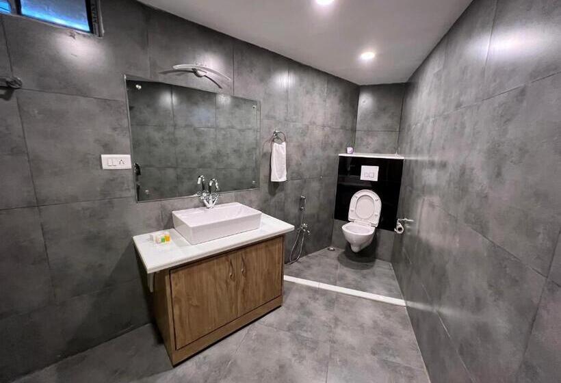 Люкс, The Phoenix Residency