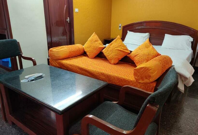 Трехместный Номер Комфорт, Gangavaram Residency