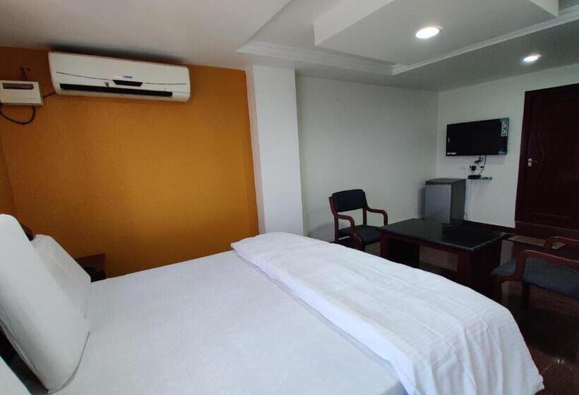 Люкс Deluxe Кровать Кинг, Gangavaram Residency