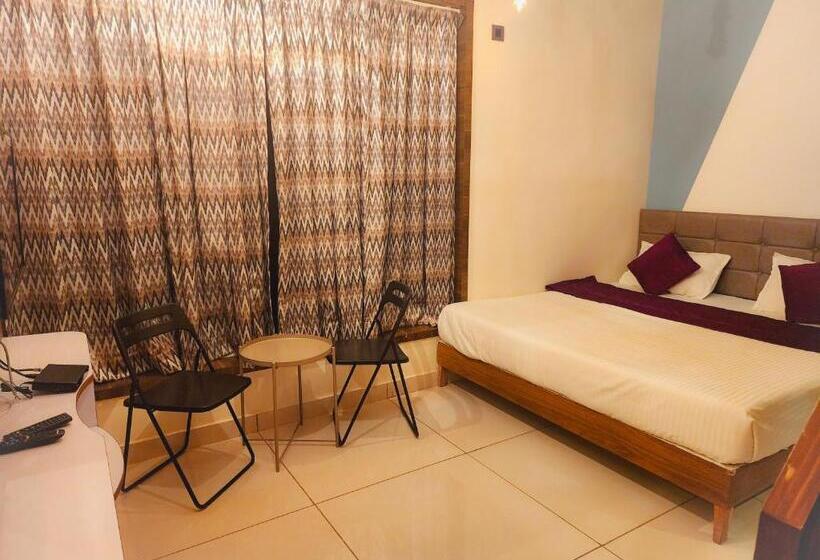 带大床的高级房间, Passiflora Beach Resort Alibaug