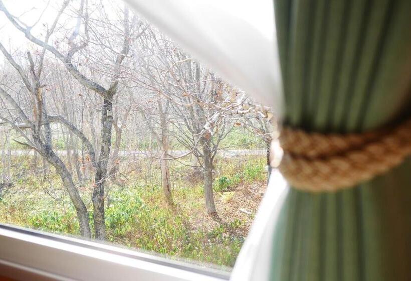 اتاق استاندارد با چشم‌انداز کوهستان, Country Inn Milky House
