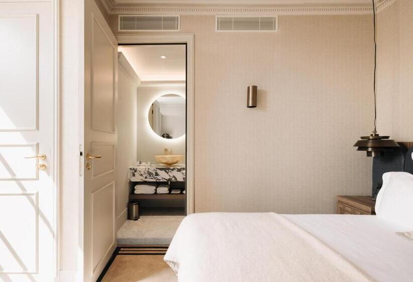 Quarto Básico Interior, 717