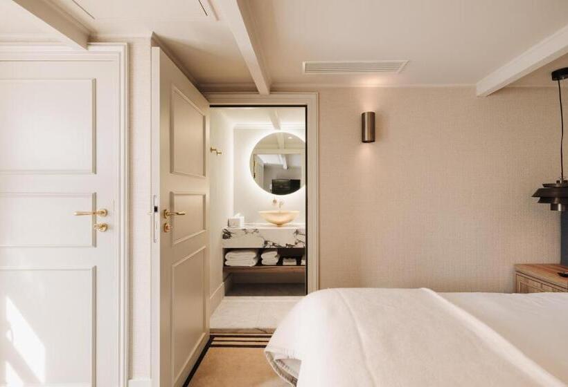 Quarto Basic, 717