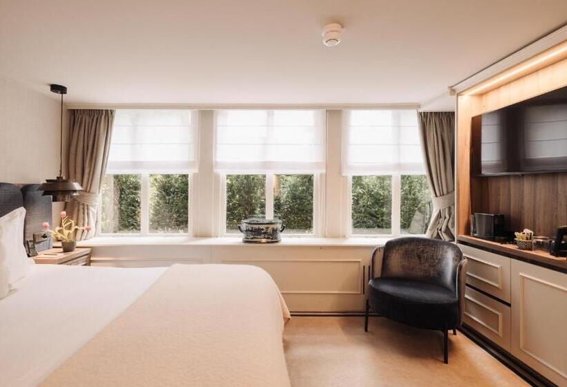 Quarto Superior Interior, 717