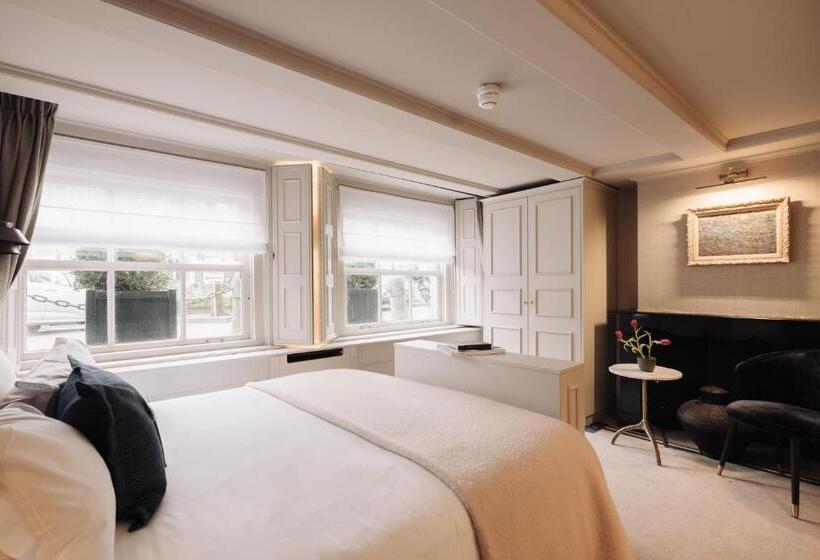 Quarto Estandar, 717