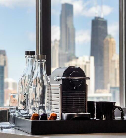 חדר סטנדרט עם מיטת קינג, Voco Chicago Downtown, An Ihg