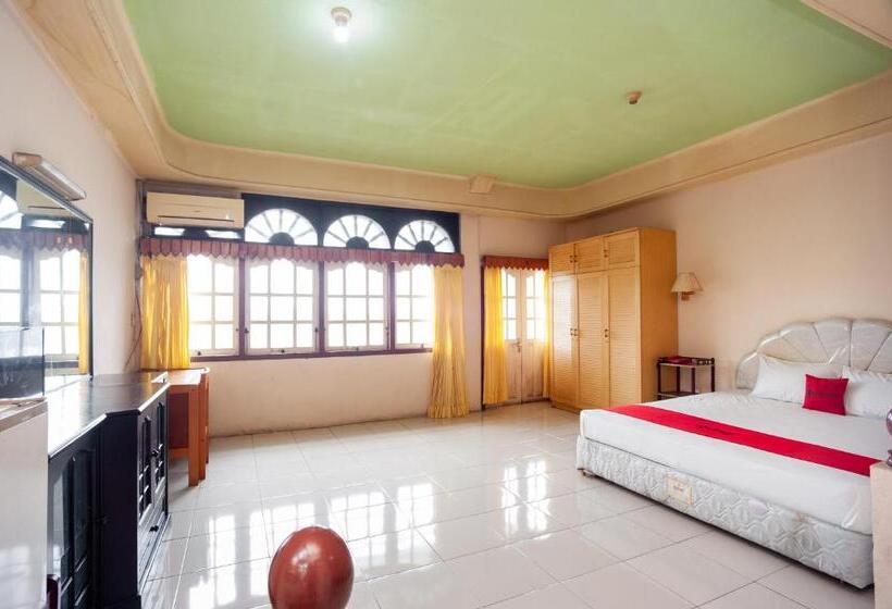 Люкс, Reddoorz @ Jalan Jendral Sudirman Jambi 2